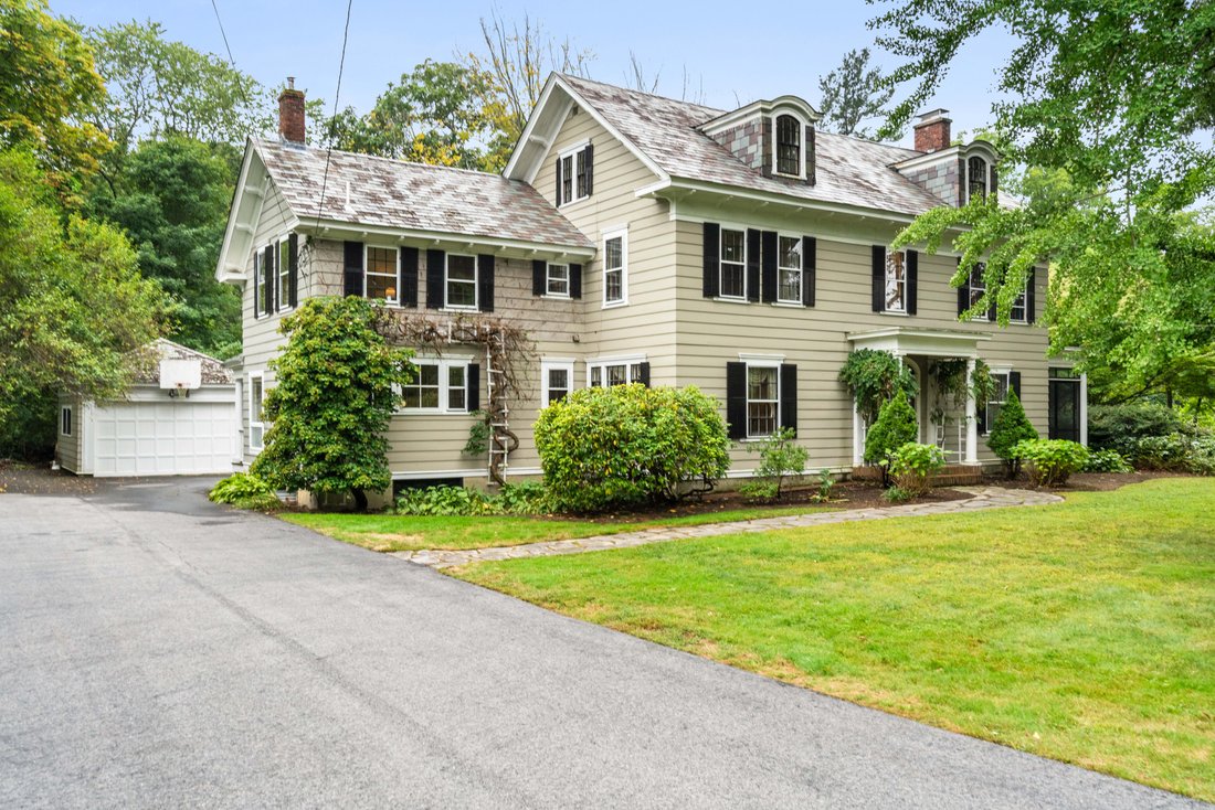 Beautiful Colonial Minutes From In Grafton, Massachusetts, United