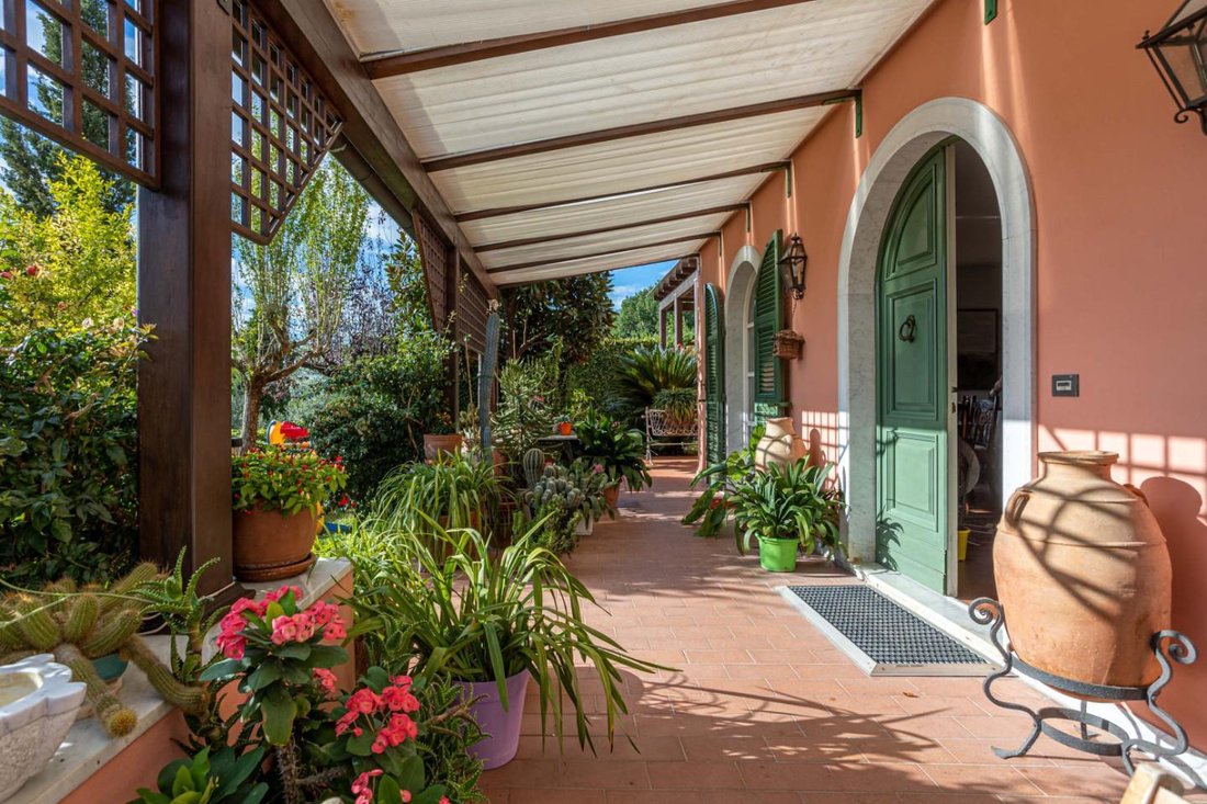 Villa in Perticata-Bonascola-Nazzano, Marina di Carrara, Tuscany 1 - 12804339