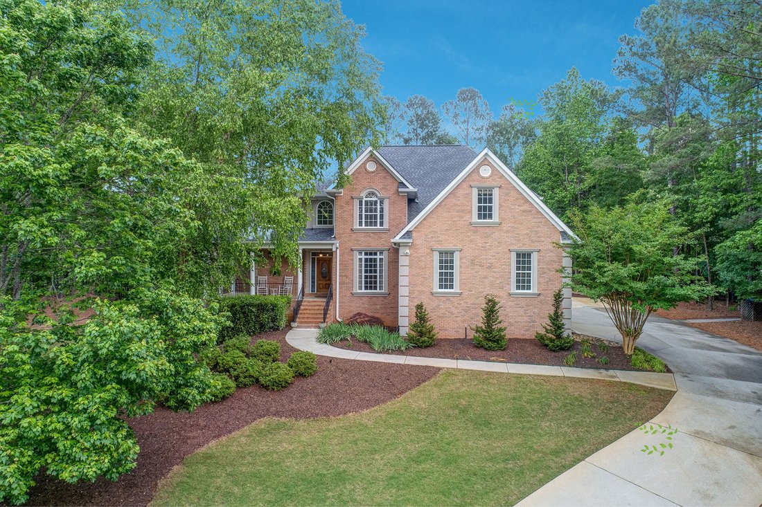 Stunning Brick Home With Inground Pool In Locust Grove, United