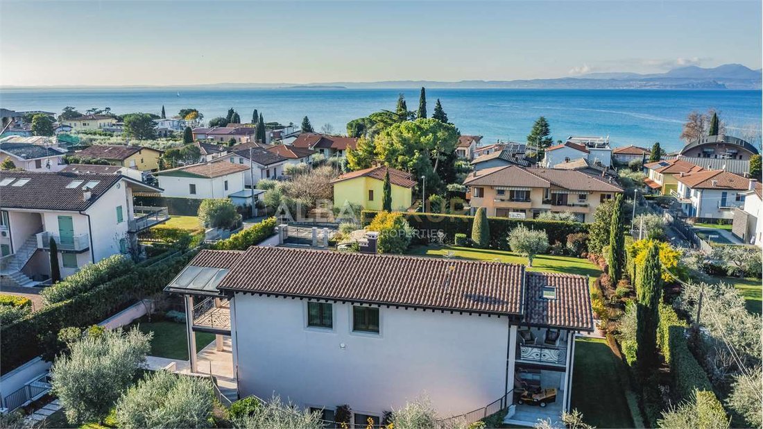 Villa Di Lusso Sul Lago Di Garda, Bardolino In Bardolino, Italy
