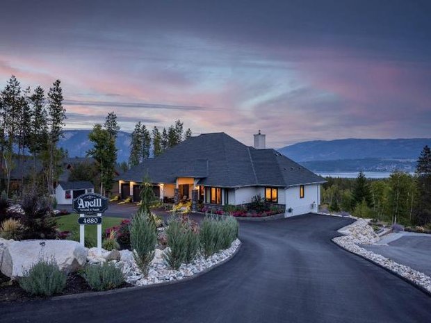 House in Salmon Arm, British Columbia, Canada 1