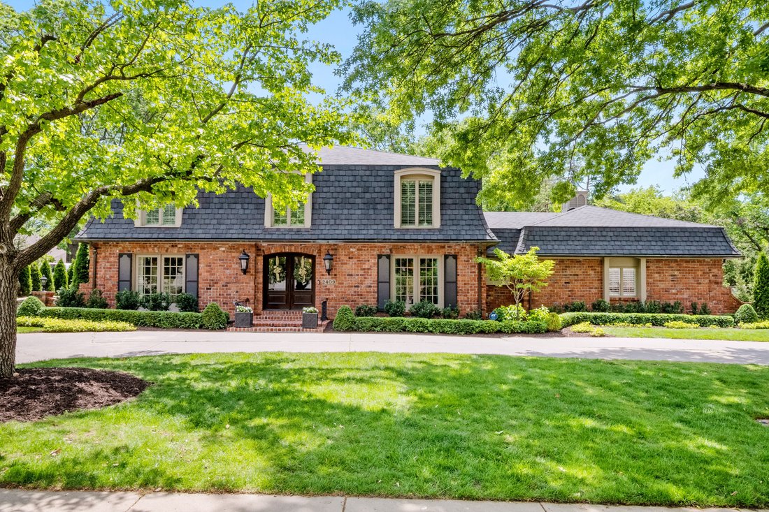 Stunning 2 Story On Coveted Mission In Mission Hills, Kansas, United