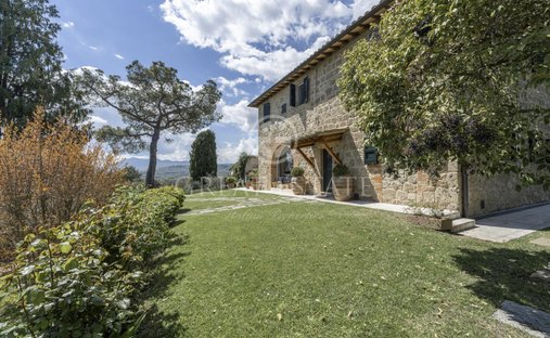 Estate in Chiusi, Tuscany, Italy 1