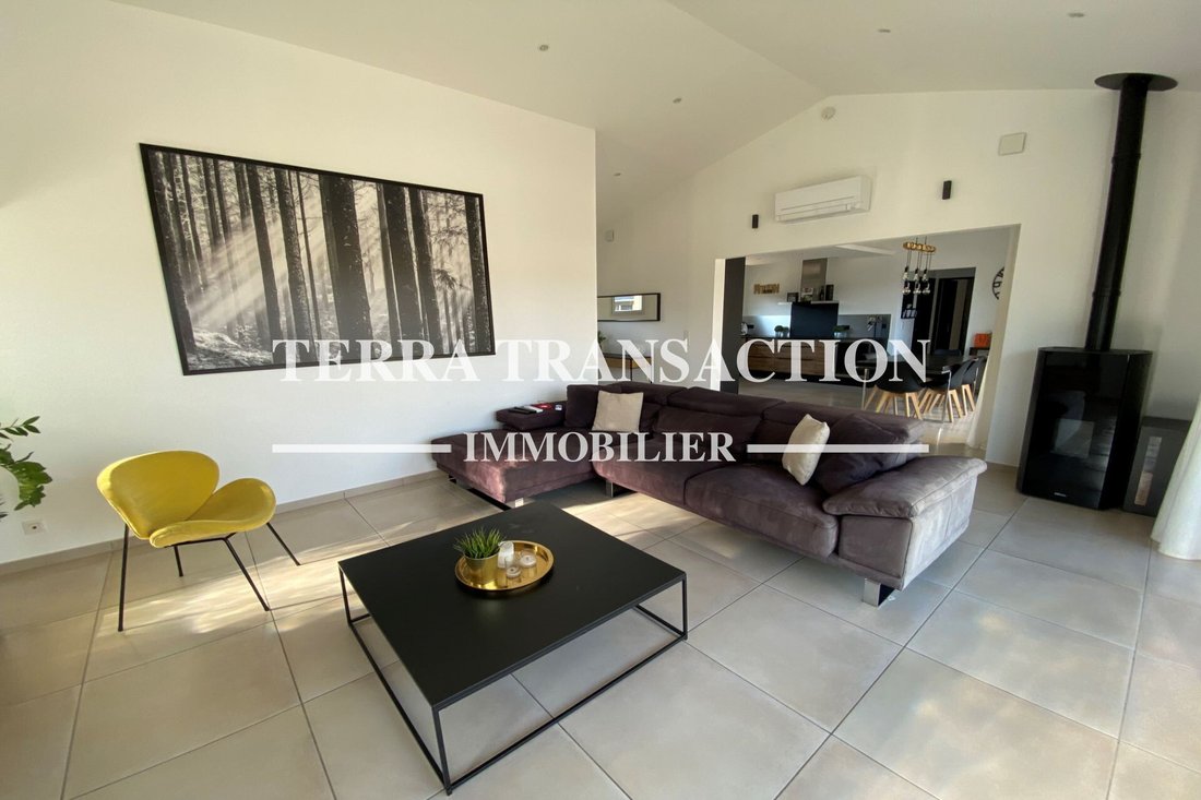 Villa in Uzès, Occitania, France 3 - 12805238