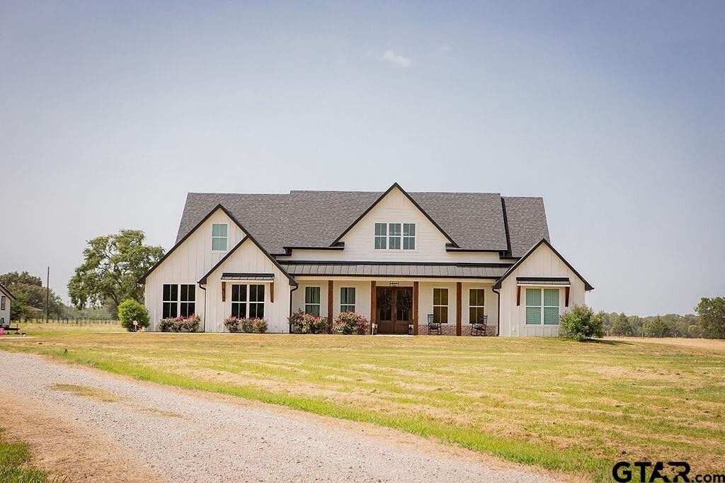 4 Bedrooms Single Family Detached In Ben Wheeler, Texas, United States