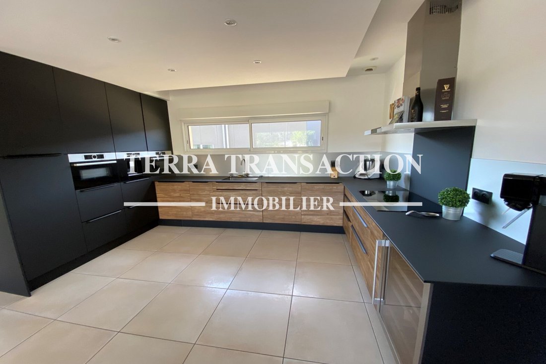 Villa in Uzès, Occitania, France 4 - 12805238