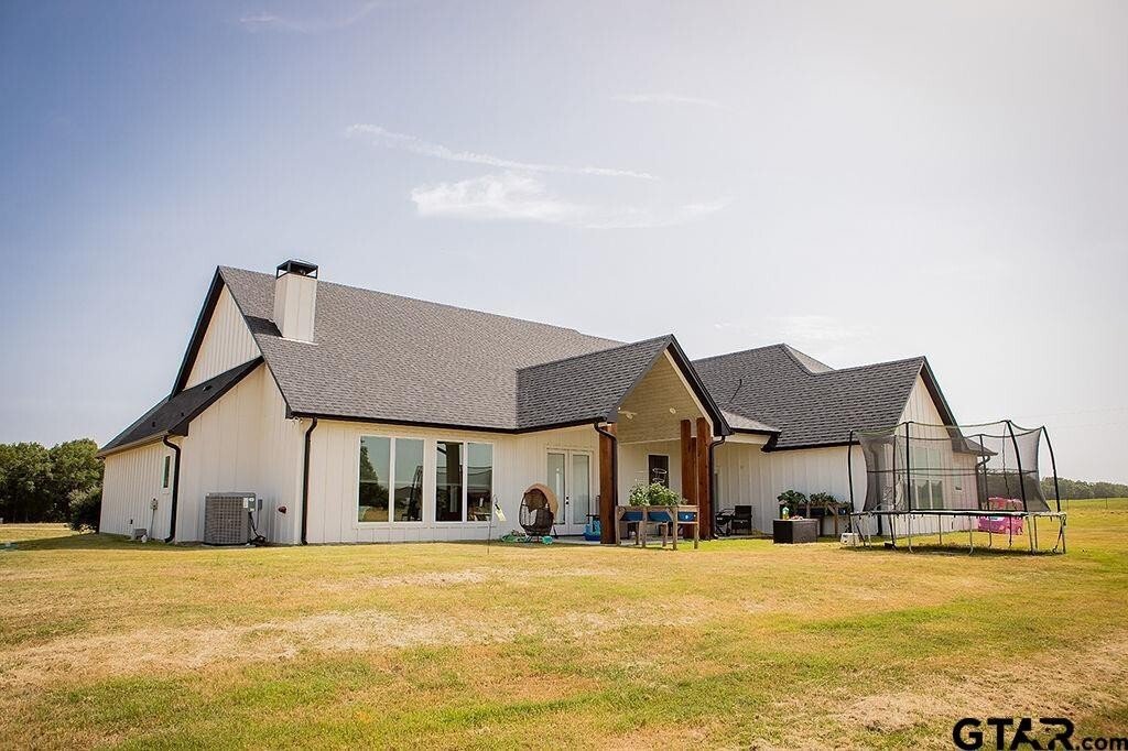 4 Bedrooms Single Family Detached In Ben Wheeler, Texas, United States