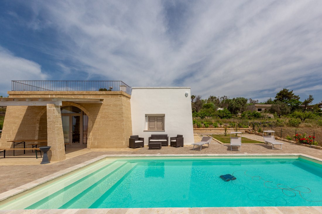 Sea View Villa With Pool And Vineyard In Pescoluse In Salve, Apulia