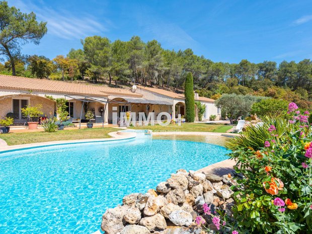 Luxury villas with garden for sale in Pierrefeu-du-Var, Provence-Alpes ...