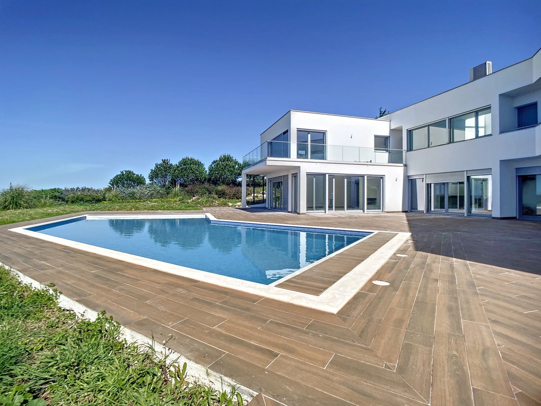 Modern House Luxury 2 Floors Land Pool In Leiria District, Portugal For Sale (12807117)