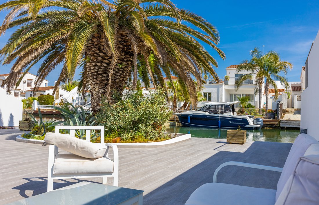 Beautiful House 5 Minutes From The Beach With In Empuriabrava, Catalonia, Spain For Sale (12806158)