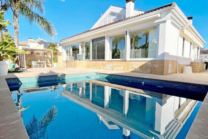 Villa in Santiago de la Ribera, San Javier, Región de Murcia 1 - 12808958