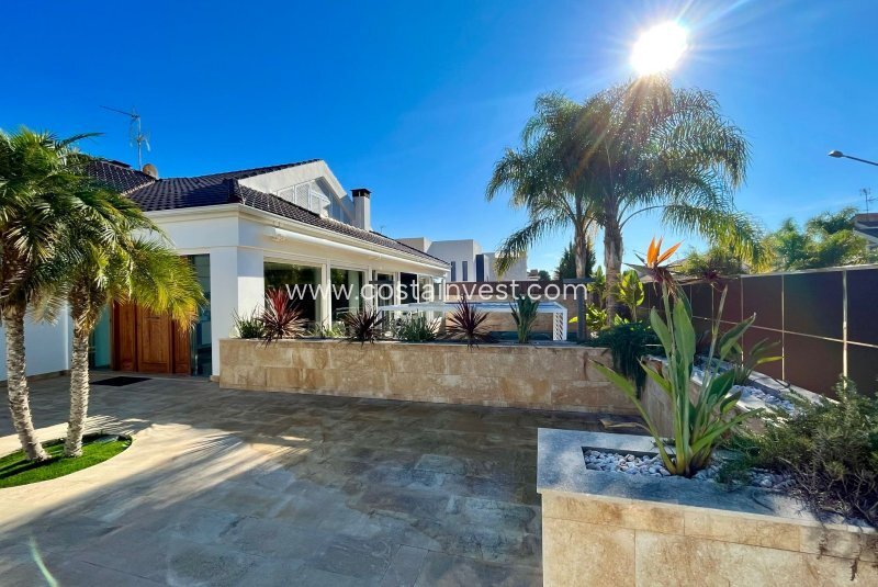 Villa in Santiago de la Ribera, San Javier, Región de Murcia 2 - 12808958