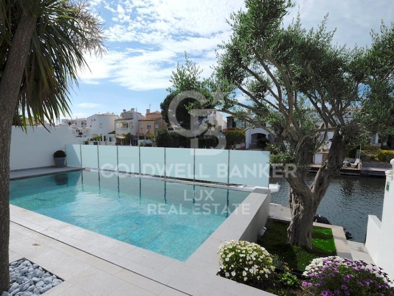 5 Bedrooms Single Family Detached In Empuriabrava, Catalonia, Spain For Sale (12806188)