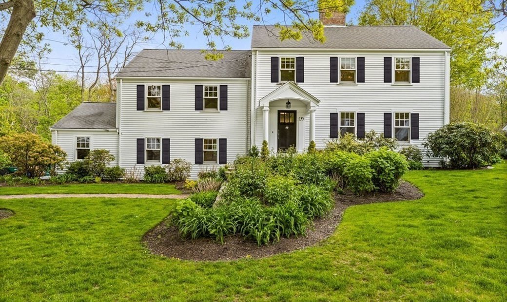 5 Bedrooms Single Family Detached In Cohasset, Massachusetts, United