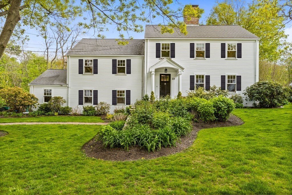 5 Bedrooms Single Family Detached In Cohasset, Massachusetts, United