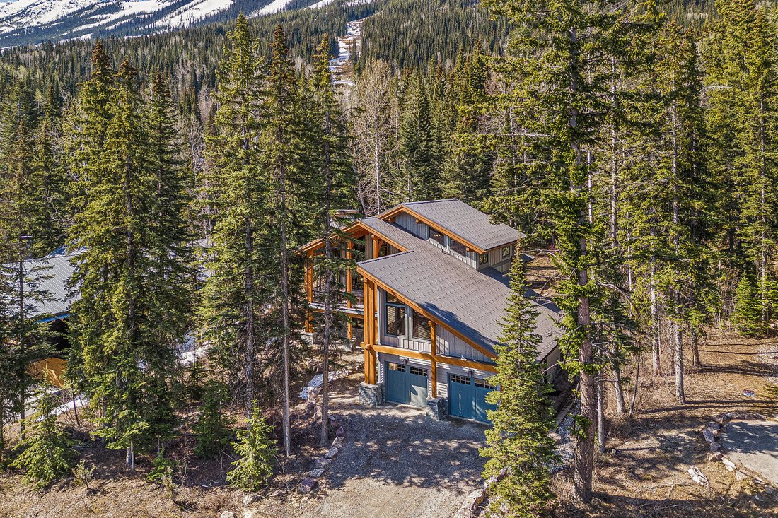 Luxurious Leed Gold Chalet In Golden, British Columbia, Canada For Sale