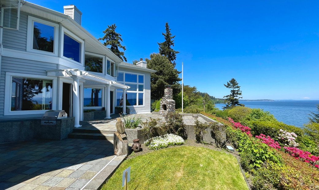 10551 Ne Gertie Johnson Rd, In Bainbridge Island, Washington, United