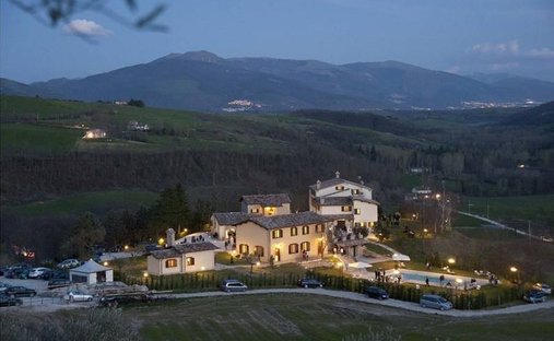 Casa de Campo en Costacciaro, Umbría, Italia 1