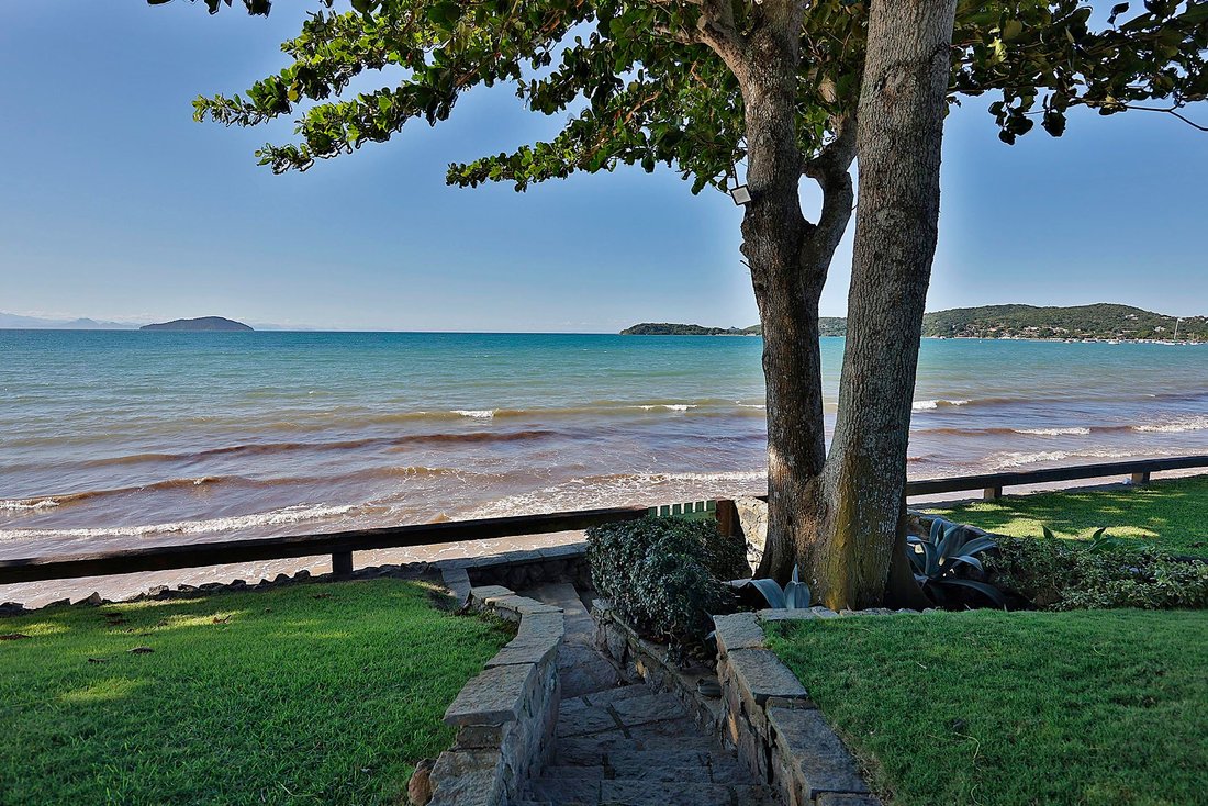 House Designed By Octavio Raja Gabaglia At In Armação Dos Búzios