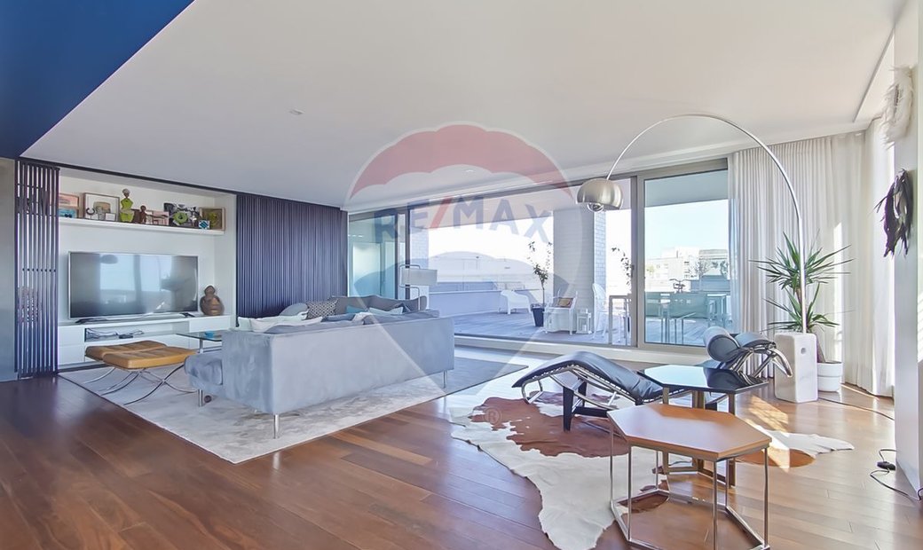 Condo/Apartment T4 For Sale In Lordelo En Oporto, Distrito De Oporto