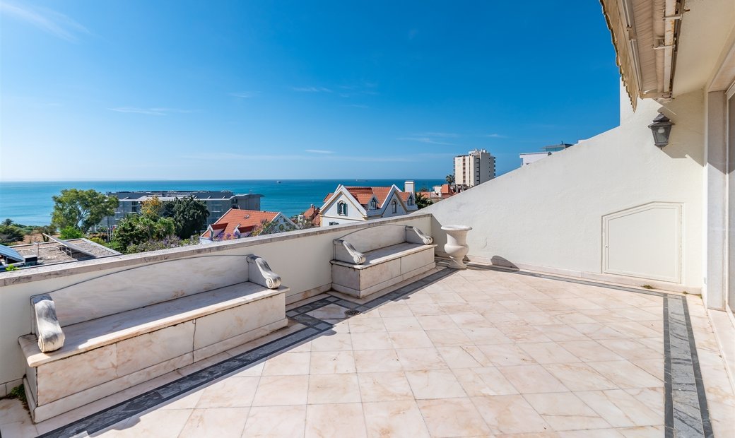 Seven Bedroom Duplex Flat In The Centre Of Monte In Estoril, Lisbon