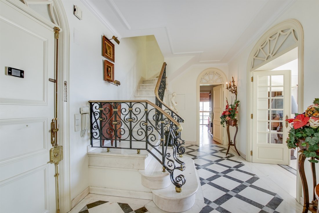 Seven Bedroom Duplex Flat In The Centre Of Monte In Estoril, Lisbon