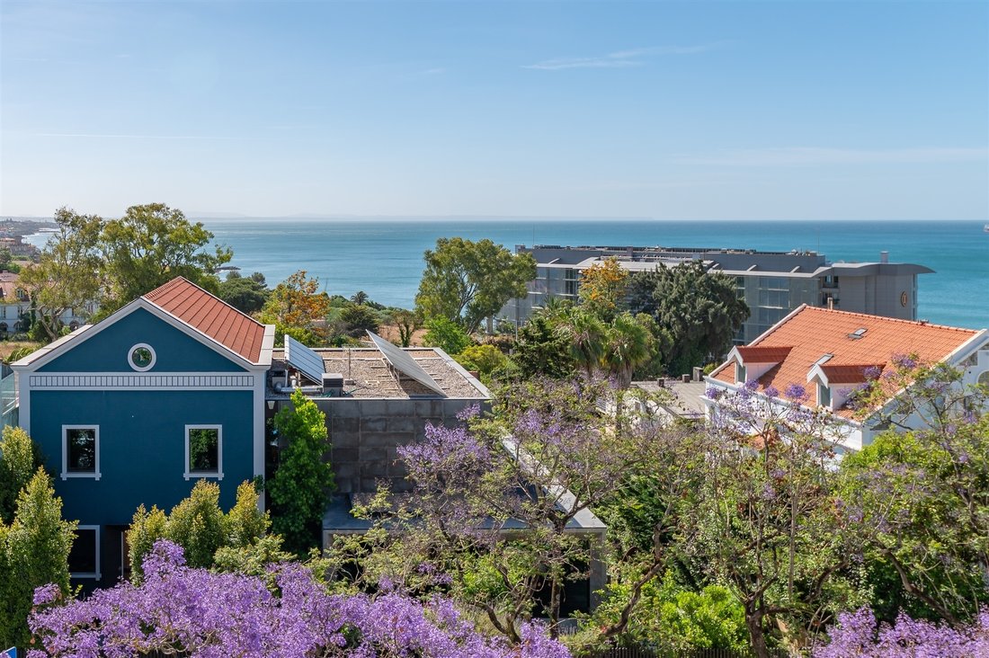 Seven Bedroom Duplex Flat In The Centre Of Monte In Estoril, Lisbon