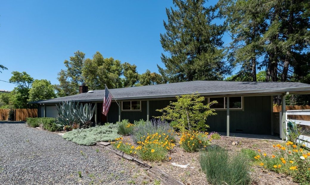 1050 Bel Arbres Drive, Redwood En Redwood Valley, California, Estados