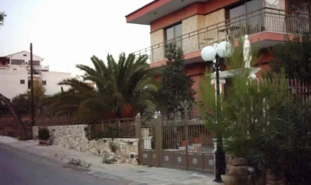 Detached House In Voula With A Large Garden, Close To The In Voula