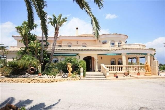 Villa in l'Alfas del Pi, Valencian Community, Spain 2 - 12824992