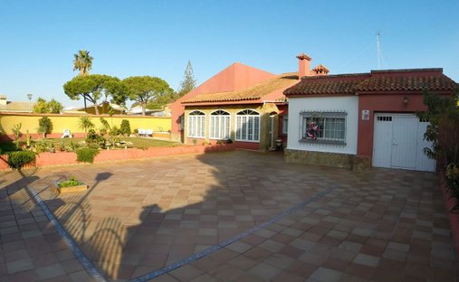 Chalet in El Puerto de Santa María, Andalusia, Spain 1