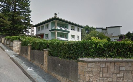 House in Navia, Asturias, Spain 1