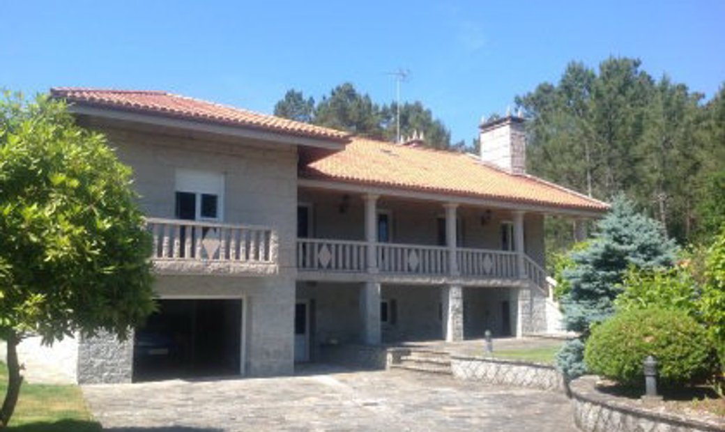 Chalet Venta La Coruña In Bertamiráns, Galicia, Spain For Sale (12820565)