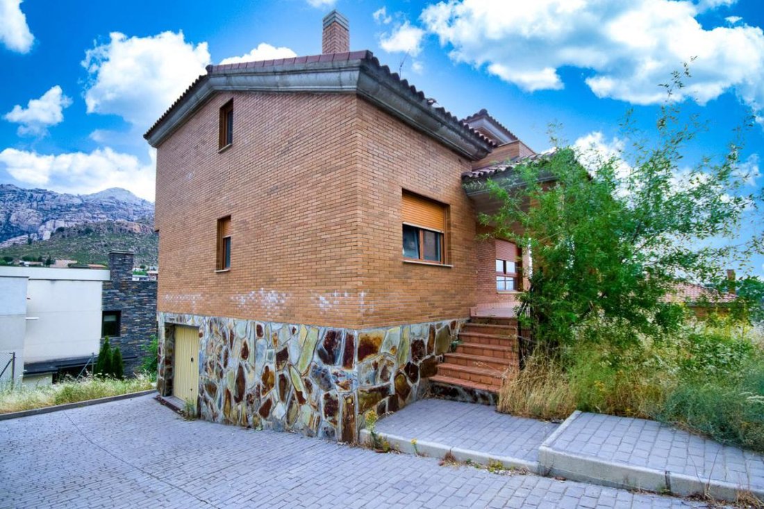 Casa Venta Madrid In Manzanares El Real, Community Of Madrid, Spain For