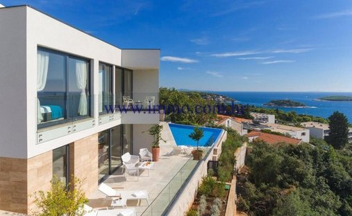 Villa in Vrisnik, Split-Dalmatia County, Croatia 1