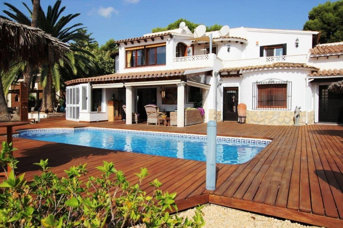 Villa in l'Alfas del Pi, Valencian Community, Spain 1 - 12826269