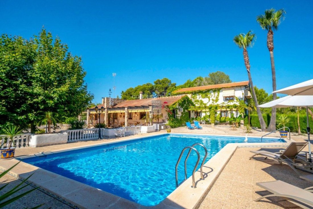 Villa Venta Alicante In Alicante, Valencian Community, Spain For Rent