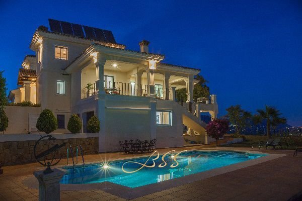 Villa in Elviria-Cabopino, Marbella, Spain 1 - 12826694