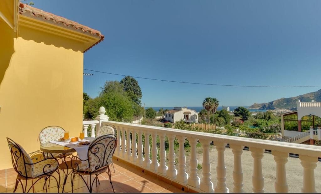 Villa in l'Alfas del Pi, Valencian Community, Spain 1 - 12826252