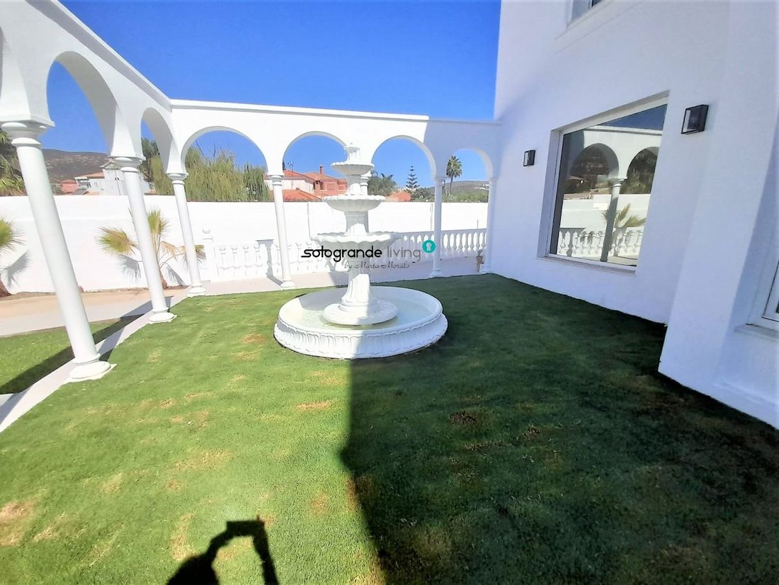 Villa in La Linea de la Concepcion, Andalusia, Spain 2 - 12826597