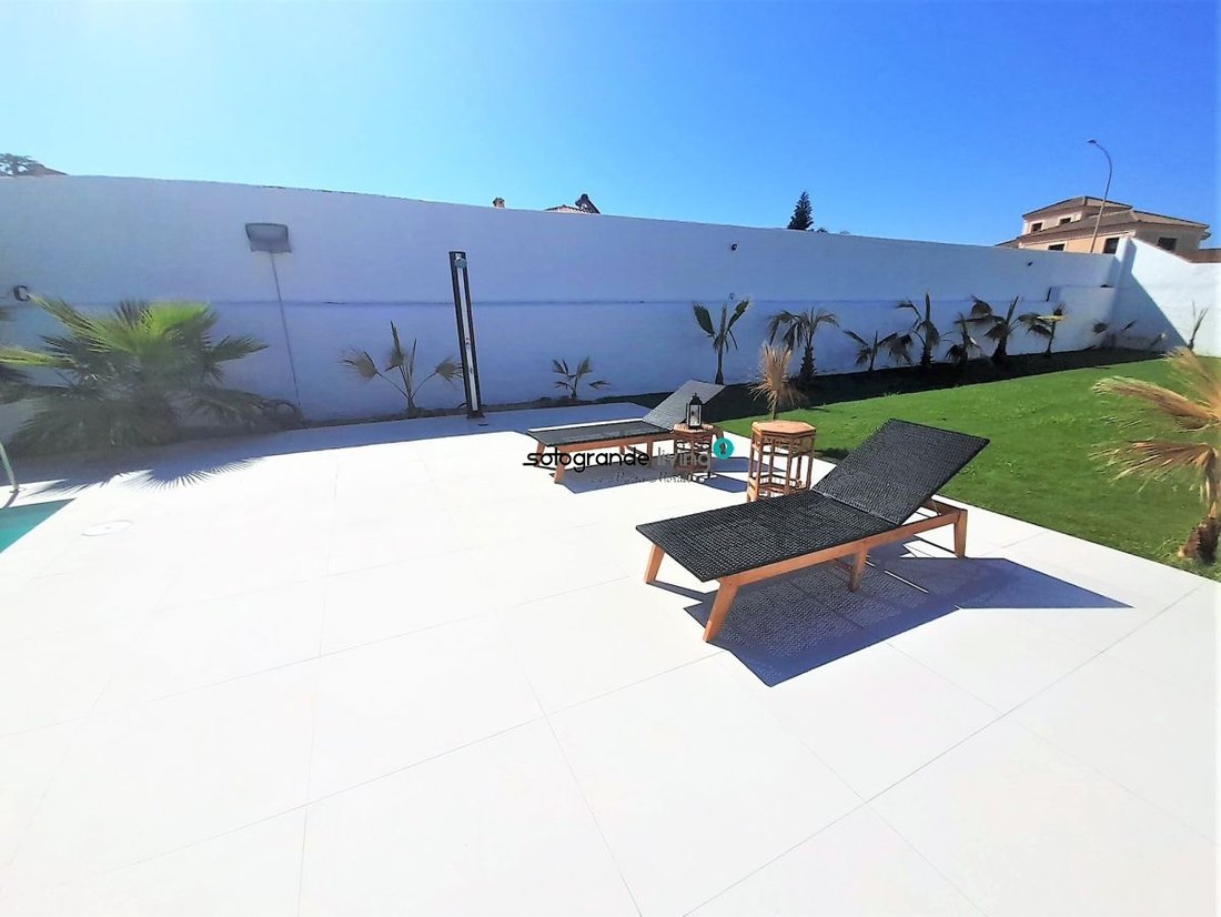 Villa in La Linea de la Concepcion, Andalusia, Spain 5 - 12826597
