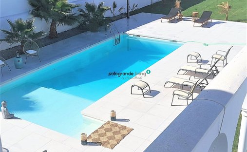 Villa in La Linea de la Concepcion, Andalusia, Spain 1