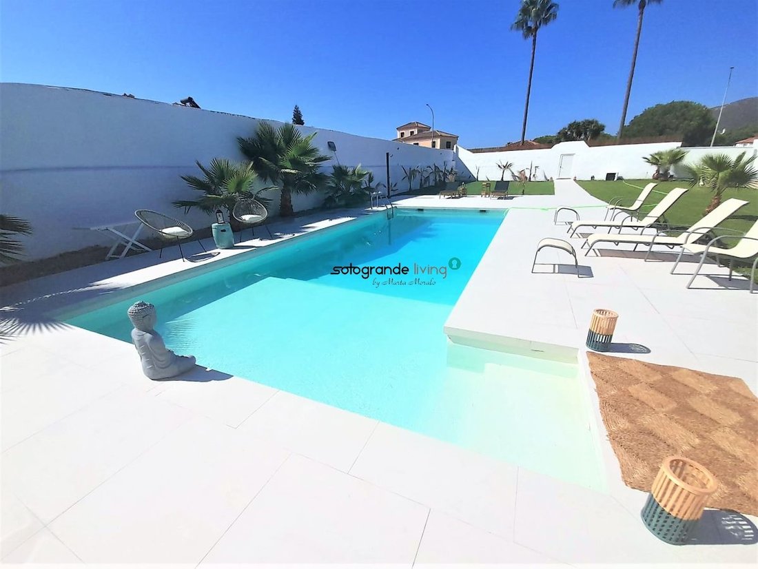 Villa in La Linea de la Concepcion, Andalusia, Spain 3 - 12826597