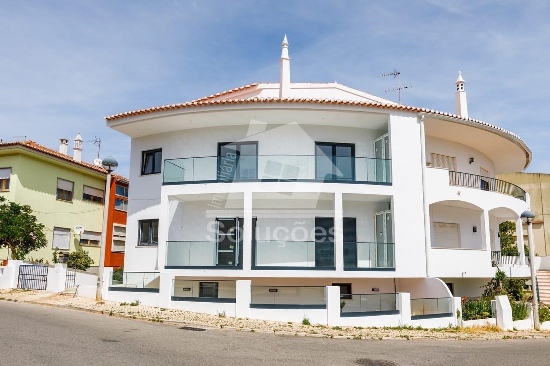 For Sale, We Have A House In Três Bicos. In Portimão, Faro, Portugal