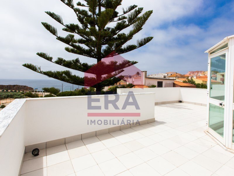 7 Bedroom, 435sq.M Villa In Front Of The In Peniche, Leiria District, Portugal For Sale (12830252)