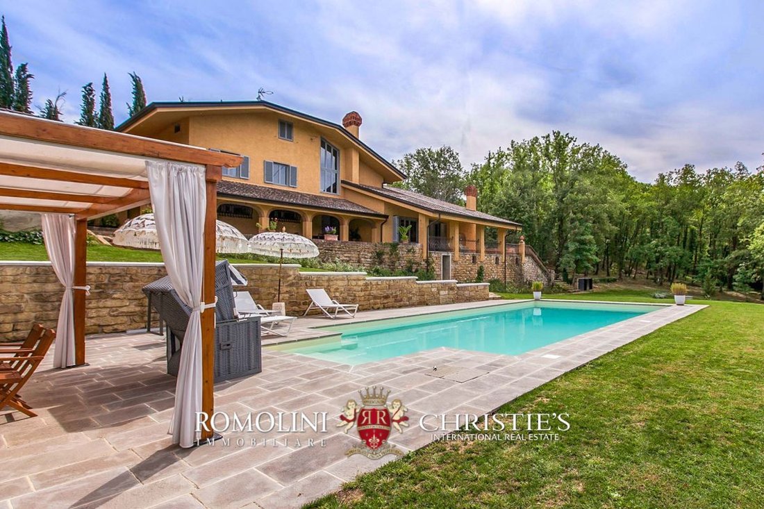 Tuscany Modern Villa With Pool For Sale In Arezzo