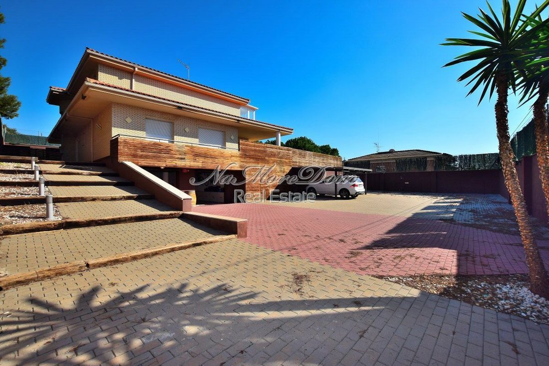 Chalet in Castellvell del Camp, Catalonia, Spain 2 - 12832977