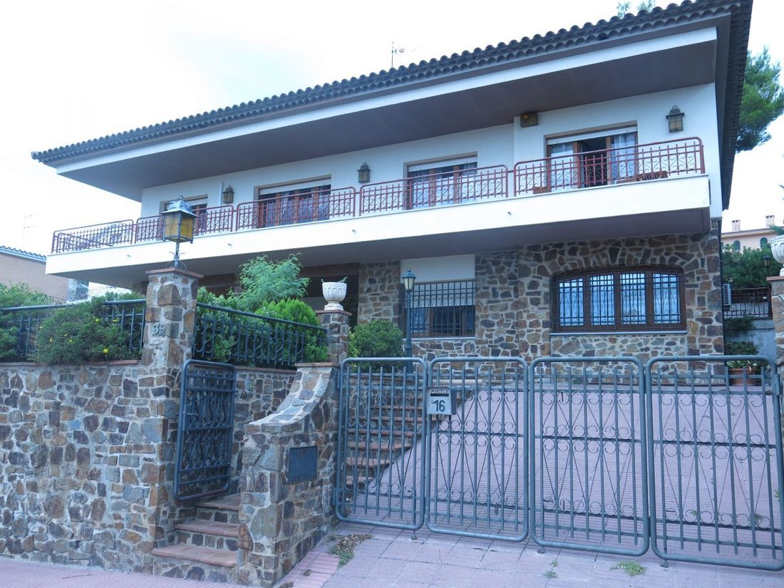 Chalet in s'Agaro, Platja d'Aro, Catalonia 1 - 12833591