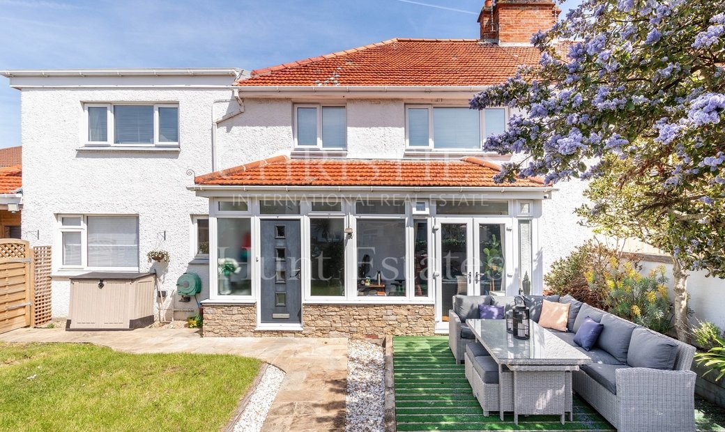 A Beautiful Five Bedroom Family Home In A In Jersey, St Lawrence